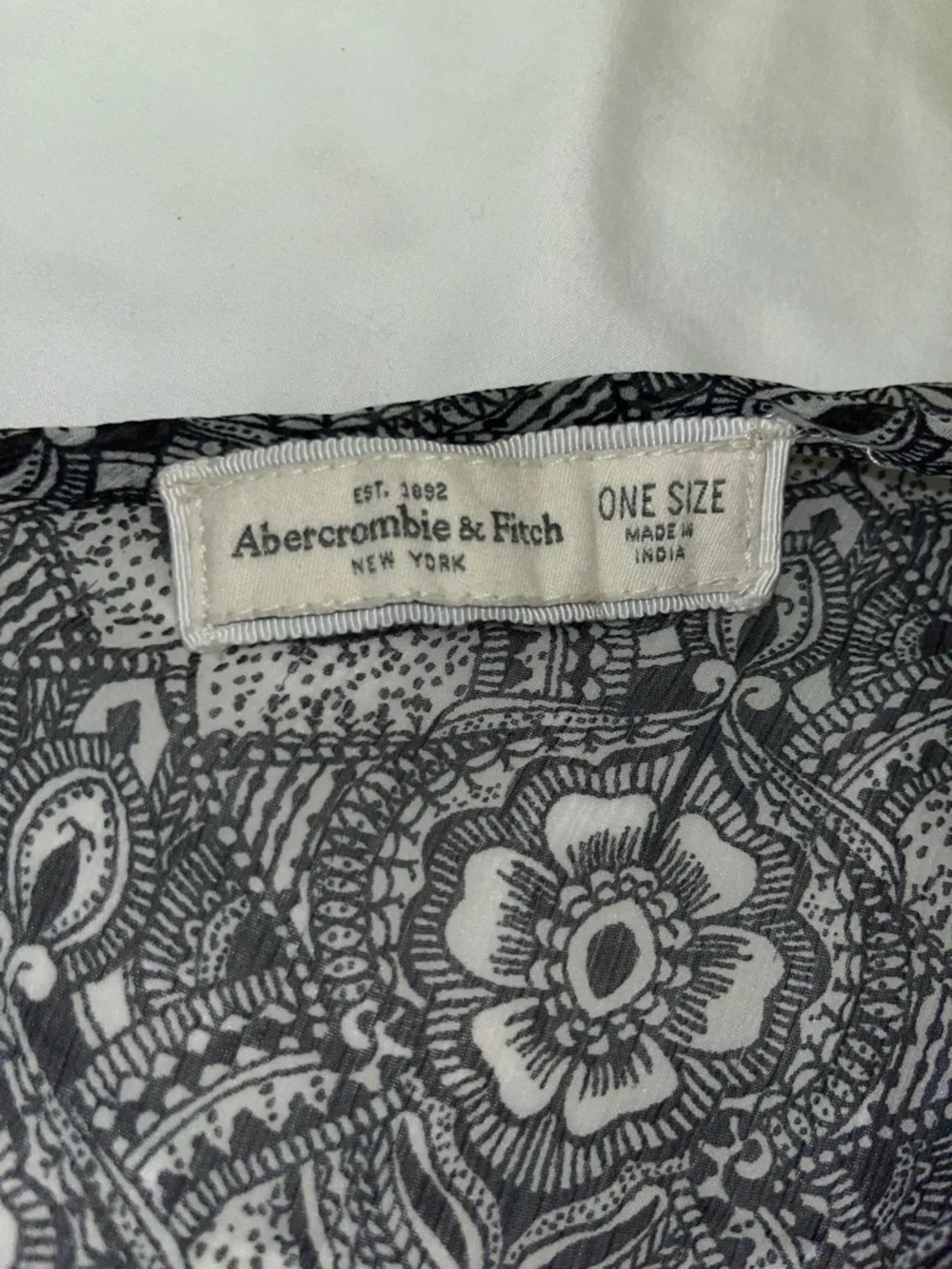 Abercrombie & Fitch Black & White Printed V-Neck Swim Coverup